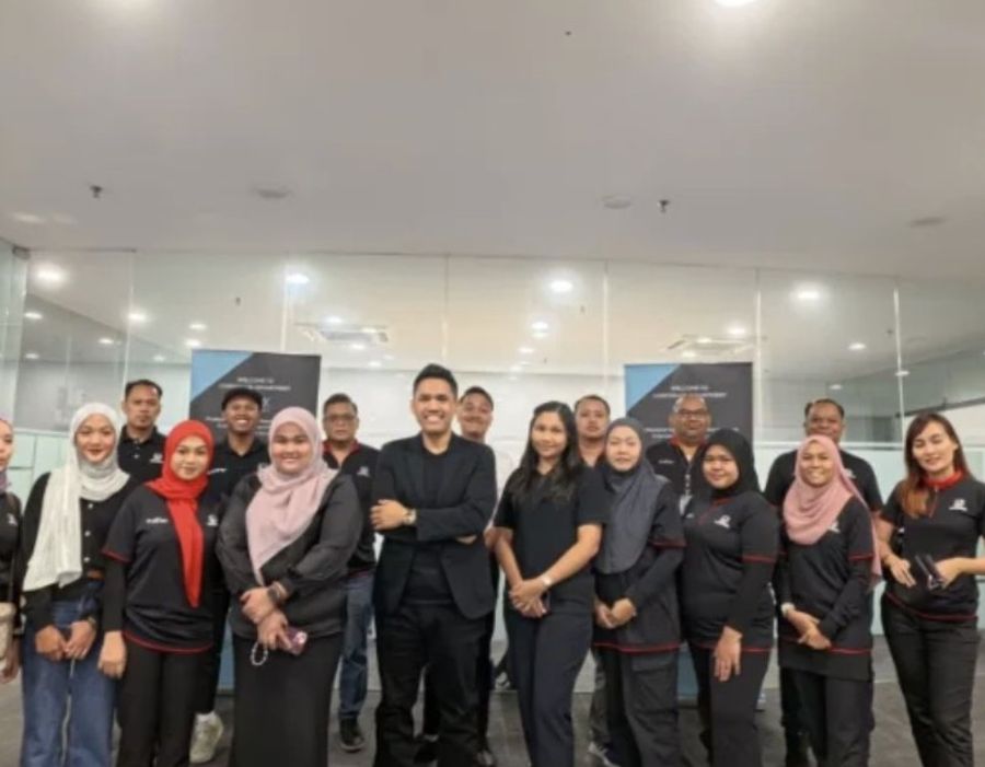 Group photo with a corporate team after training
